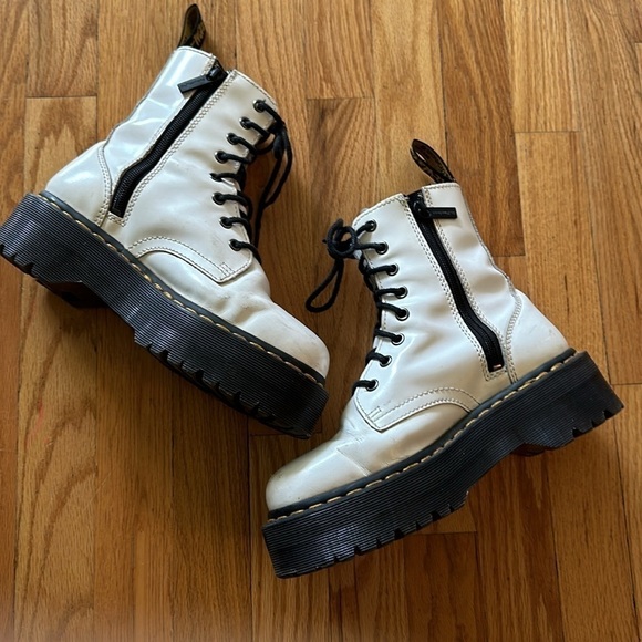 Dr Martens sz 6 white Jadon patent leather lace up boots w/ slight platform sole - Picture 6 of 8